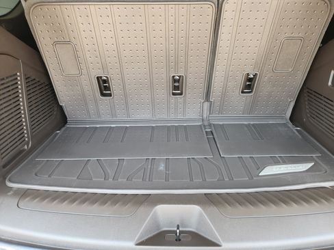 Used 2021 Chevrolet Tahoe LT w/ Luxury Package RWD image 36