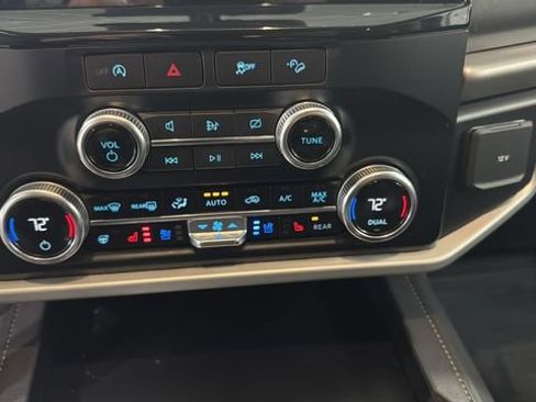 Used 2024 Ford Expedition Max XLT image 16