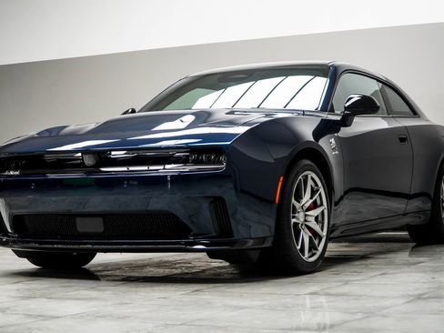 Used 2025 Dodge Charger R/T Scat Pack w/ Track Pack image 8