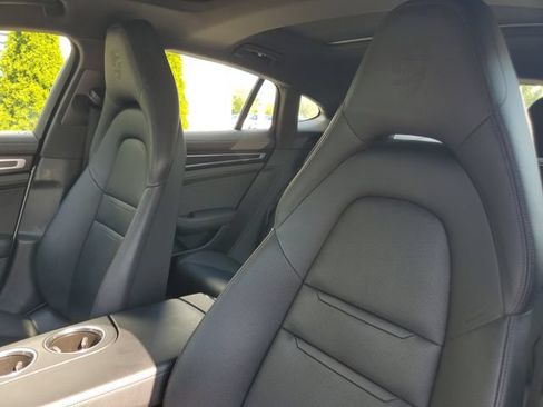 Used 2023 Porsche Panamera image 21