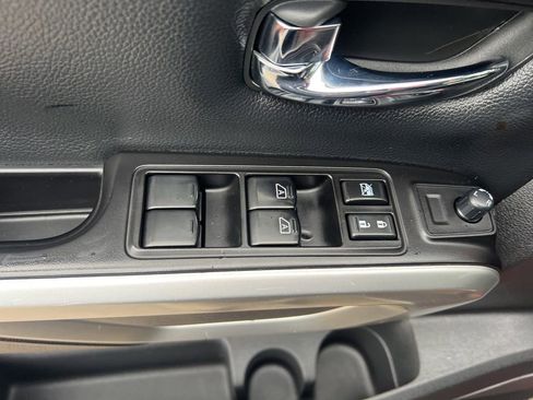 Used 2019 Nissan Titan SV w/ SV Convenience Package image 47