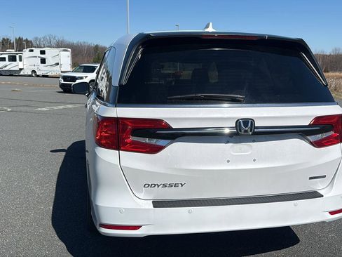 Used 2023 Honda Odyssey Touring image 9