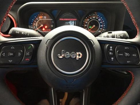 Used 2024 Jeep Wrangler Unlimited Rubicon AWD/4WD image 41