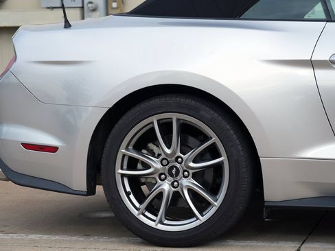 Used 2018 Ford Mustang GT Premium w/ Equipment Group 401A RWD image 27