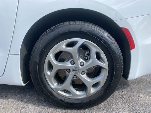 Used 2022 Chrysler Pacifica Limited image 14