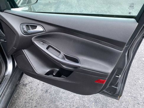 Used 2018 Ford Focus SE image 32