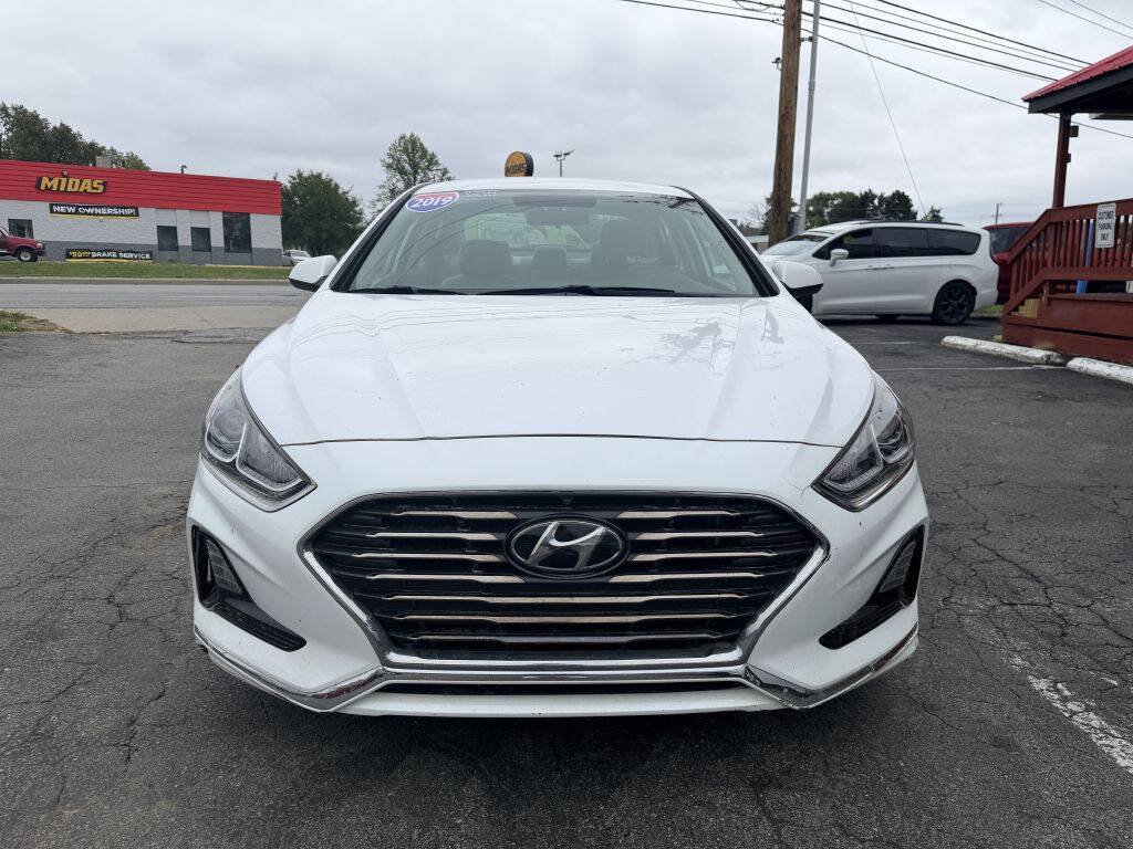 Used 2019 Hyundai Sonata SE FWD image 2