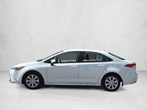 Used 2025 Toyota Corolla LE FWD image 5