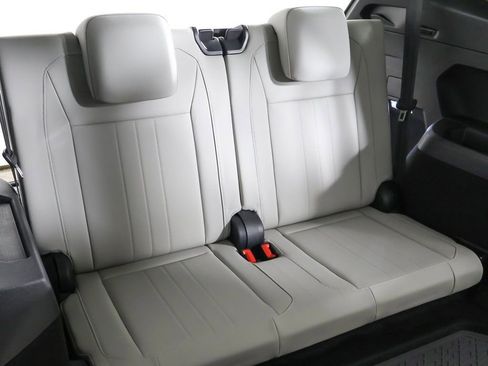 Used 2023 Volkswagen Tiguan SE R-Line image 38