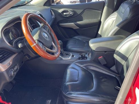 Used 2017 Jeep Cherokee Limited image 5