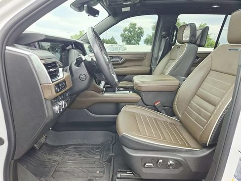 Used 2025 GMC Yukon Denali Ultimate AWD/4WD image 9