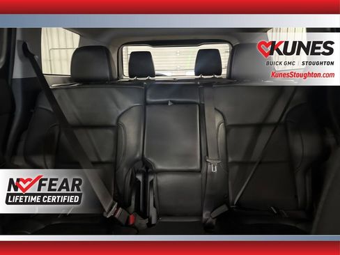 Used 2023 GMC Acadia SLT image 32