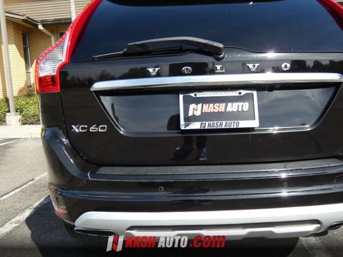 Used 2017 Volvo XC60 T5 Dynamic w/ Preferred Option Package FWD image 11