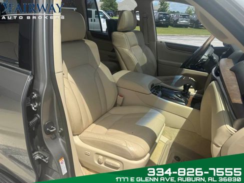 Used 2016 Lexus LX 570 4WD w/ Luxury Package image 12