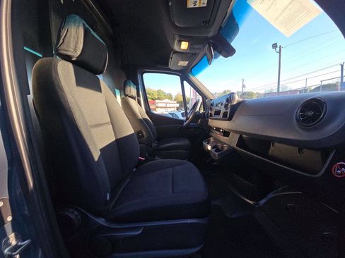 Used 2019 Mercedes-Benz Sprinter 144 image 10