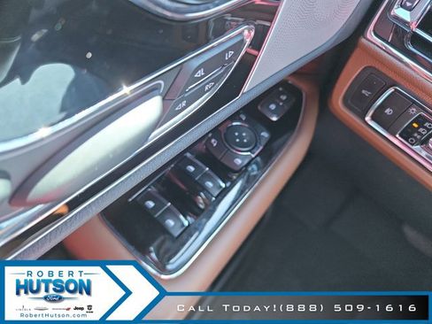 Used 2023 Lincoln Navigator Reserve AWD/4WD image 11