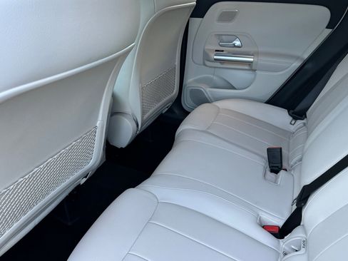 Used 2025 Mercedes-Benz GLA 250 image 12