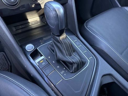 Used 2021 Volkswagen Tiguan SE w/ Panoramic Sunroof Package image 29