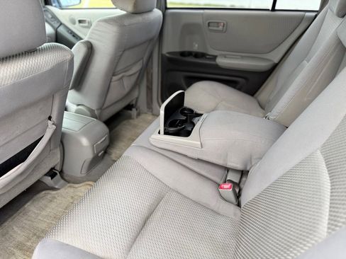 Used 2004 Toyota Highlander 2WD image 16