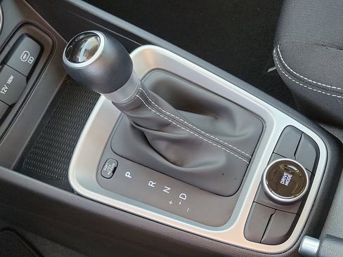 Certified 2025 Hyundai Venue SEL FWD image 16