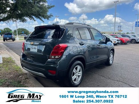 Used 2021 Chevrolet Trax LT w/ Premium Seat Package FWD image 7