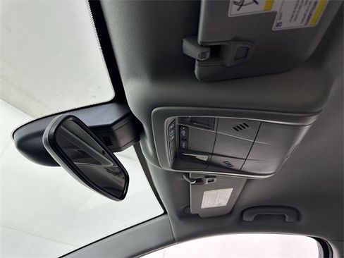 Used 2023 GMC Terrain SLE image 19