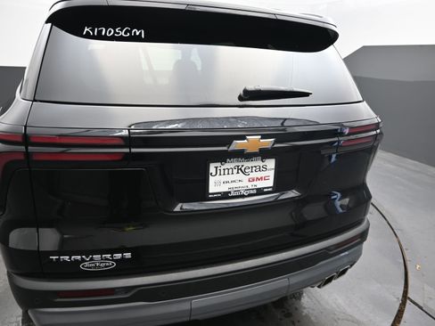 Used 2025 Chevrolet Traverse LT image 14