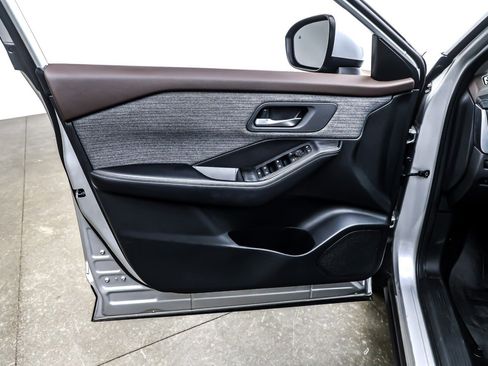 Used 2023 Nissan Rogue SV image 21