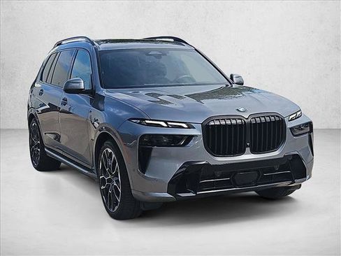 Used 2024 BMW X7 xDrive40i w/ M Sport Package AWD/4WD image 3