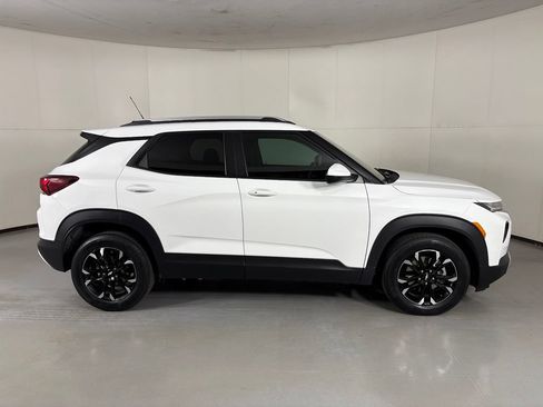 Used 2023 Chevrolet TrailBlazer LT FWD image 11