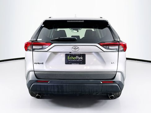 Used 2020 Toyota RAV4 LE image 7