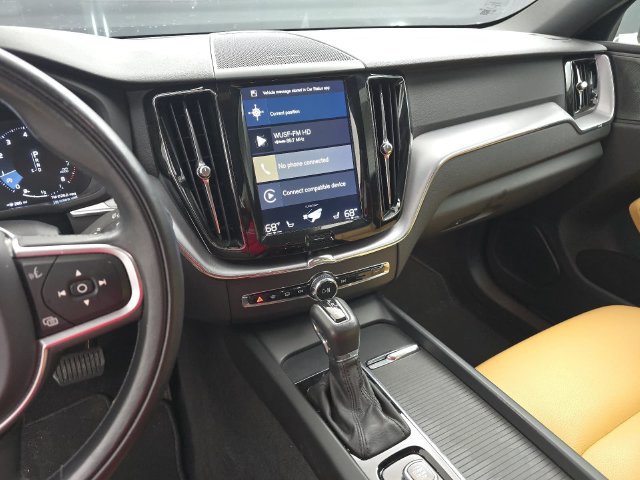 Used 2020 Volvo XC60 T6 Momentum AWD/4WD image 18