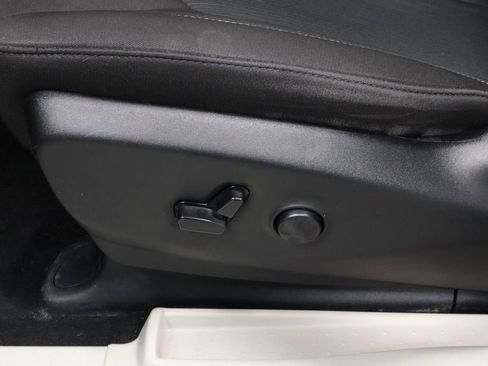 Used 2023 Chrysler Voyager LX FWD image 23