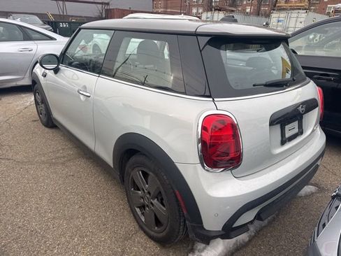 Used 2023 MINI Cooper 2-Door Hardtop image 9