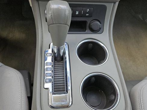 Used 2013 GMC Acadia SLE FWD image 29