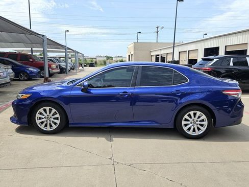 Used 2018 Toyota Camry LE FWD image 7