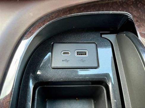 Used 2022 Cadillac Escalade Sport Platinum w/ LPO, Floor Liner Package AWD/4WD image 17