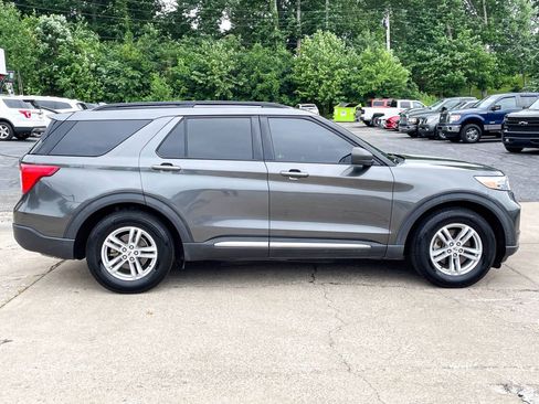 Used 2020 Ford Explorer XLT w/ Equipment Group 202A RWD image 4
