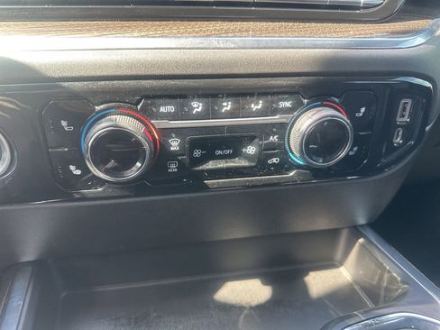 Used 2022 Chevrolet Silverado 1500 RST AWD/4WD image 33