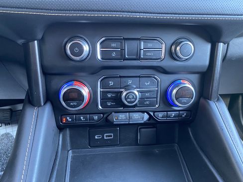 Used 2022 GMC Yukon XL AT4 image 28