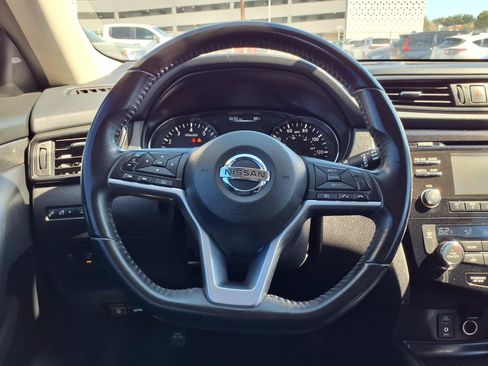 Used 2017 Nissan Rogue SV FWD image 13