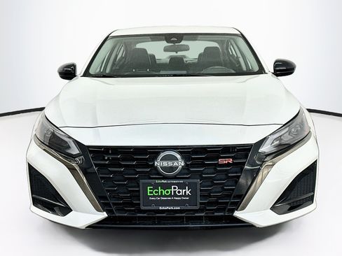 Used 2023 Nissan Altima 2.5 SR FWD image 2