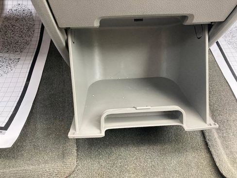 Used 2004 Ford Freestar SE image 40