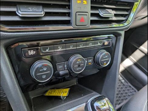 Certified 2024 Volkswagen Taos SE w/ Panoramic Sunroof Package image 36