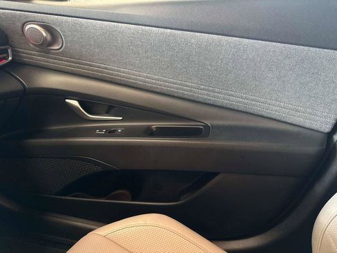 Used 2023 Hyundai Elantra Limited image 22