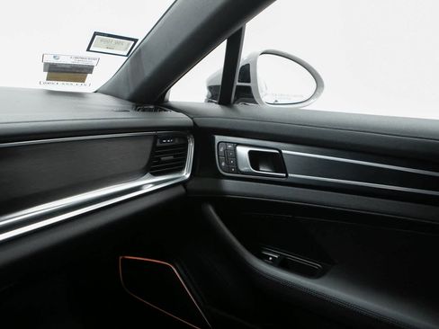 Certified 2022 Porsche Panamera Platinum Edition image 25