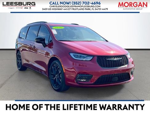 Used 2026 Chrysler Pacifica Limited w/ S Appearance Package FWD image 1