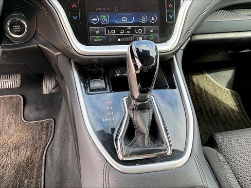 Used 2024 Subaru Outback Premium AWD/4WD image 32