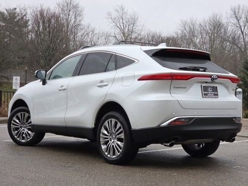 Used 2023 Toyota Venza XLE image 21