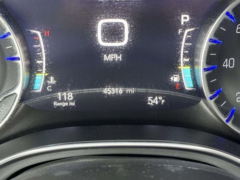 Used 2025 Chrysler Pacifica Limited image 25